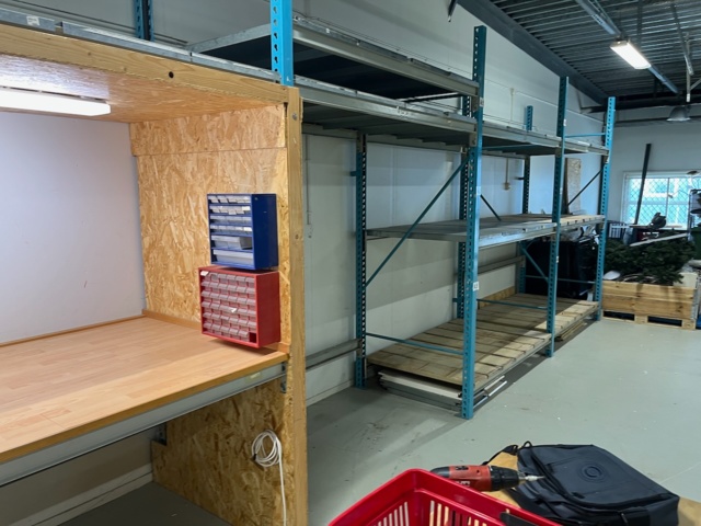 1197533-8 Pallet racking with workstation