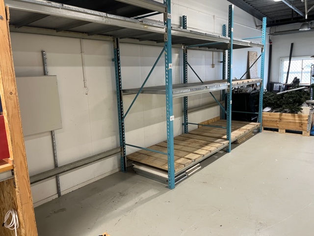 1197533-11 Pallet racking with workstation