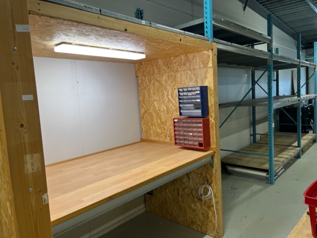 1197533-12 Pallet racking with workstation