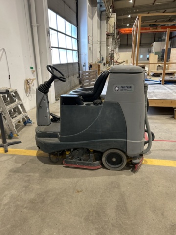 1470222-3 Golvskurmaskin - Nilfisk BR 755