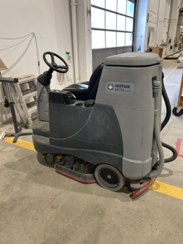 1470222-8 Golvskurmaskin - Nilfisk BR 755