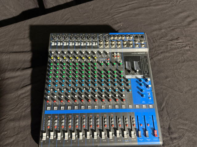 1364014-1 Analog mixer 16-kanaler - Yamaha MG16