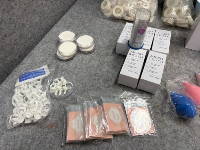 1482748-50 Eyelash extensions approx. 3000 boxes (from 0.6 - 0.16 mm)