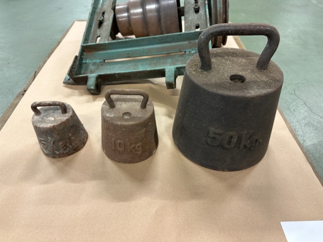 1430355-2 Weights and pulleys