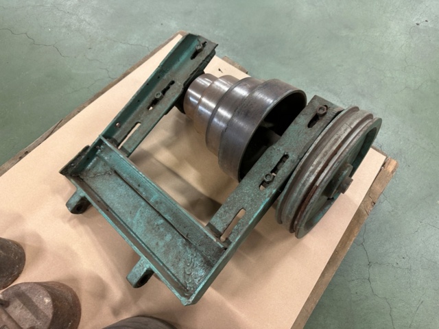 1430355-6 Weights and pulleys