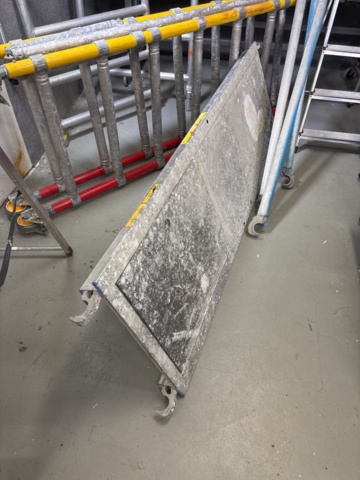 1443823-4 2 ladders, mobile scaffolding Krause