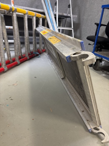 1443823-5 2 ladders, mobile scaffolding Krause