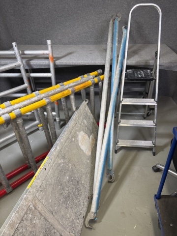 1443823-7 2 ladders, mobile scaffolding Krause