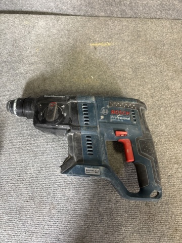 1443827-22 Bosch power tool package, saw, drill, clipper