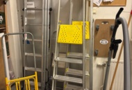 1411000 Blandad utrustning bl.a. stegar, dammsugare, glasskivor, m.m