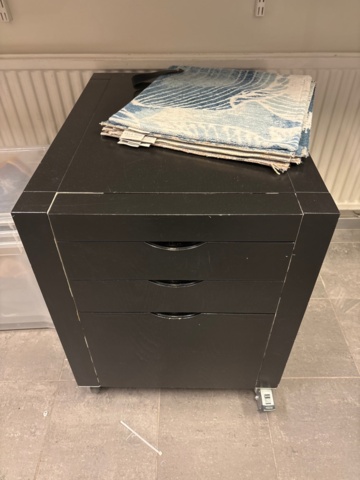 1411002-11 Office furniture and equipment including desks, chairs, shelves and electronics