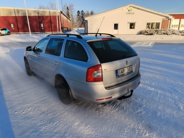 1401319-3 Škoda Octavia Combi 1.6 TDI Manual, 105hp, 2010