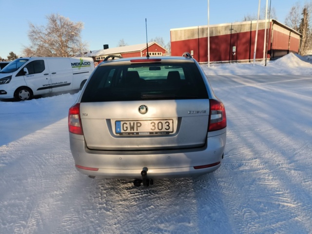 1401319-4 Škoda Octavia Combi 1.6 TDI Manual, 105hp, 2010