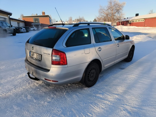 1401319-5 Škoda Octavia Combi 1.6 TDI Manual, 105hp, 2010
