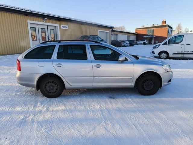 1401319-6 Škoda Octavia Combi 1.6 TDI Manual, 105hp, 2010