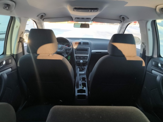 1401319-64 Škoda Octavia Combi 1.6 TDI Manual, 105hp, 2010