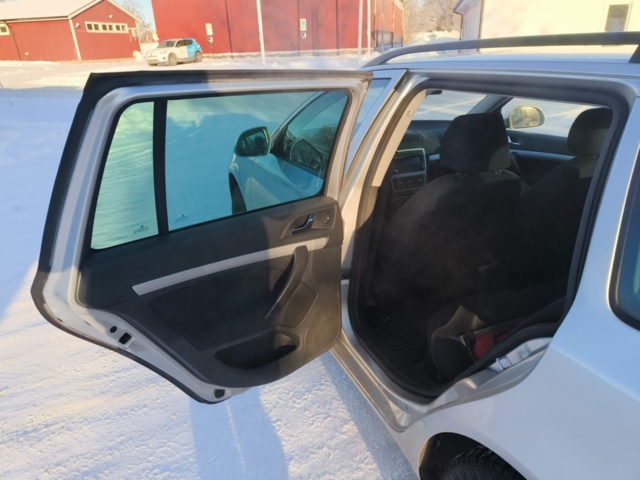 1401319-66 Škoda Octavia Combi 1.6 TDI Manual, 105hp, 2010