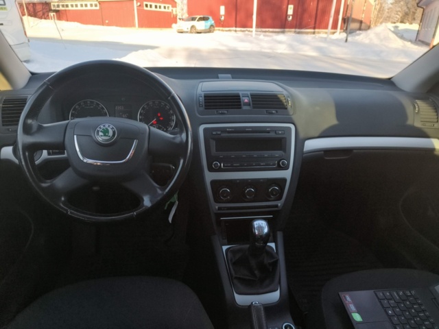 1401319-74 Škoda Octavia Combi 1.6 TDI Manual, 105hp, 2010