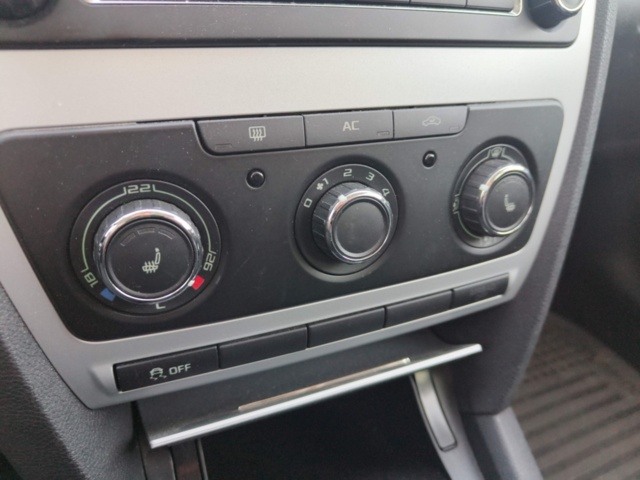 1401319-82 Škoda Octavia Combi 1.6 TDI Manual, 105hp, 2010