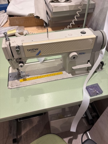 1411004-2 Industrial sewing machine with table, etc. - Brother Exedra