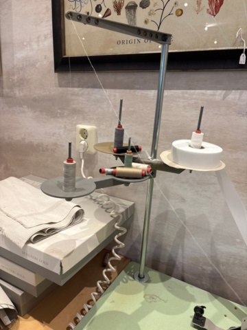 1411004-5 Industrial sewing machine with table, etc. - Brother Exedra