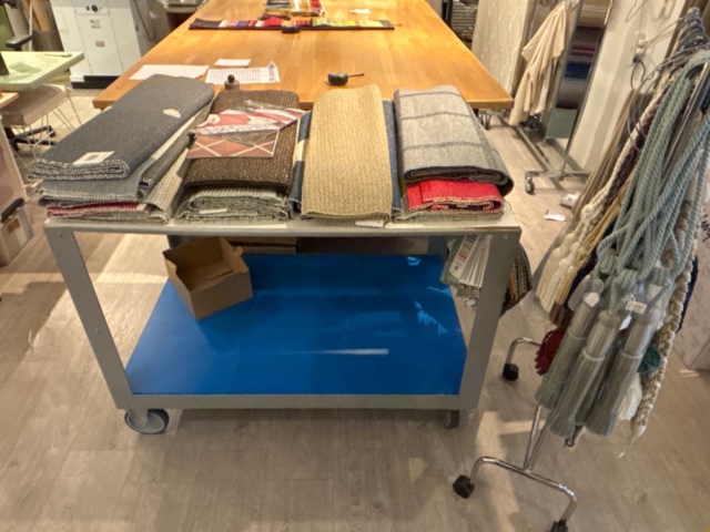 1411006-2 Rolling table, rolling stand and sideboard including textiles.