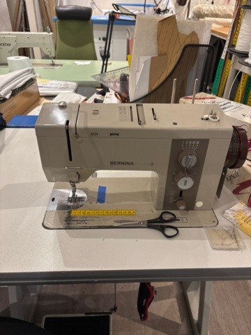1411007-2 Industrial sewing machine with table - Bernina Industrial 950