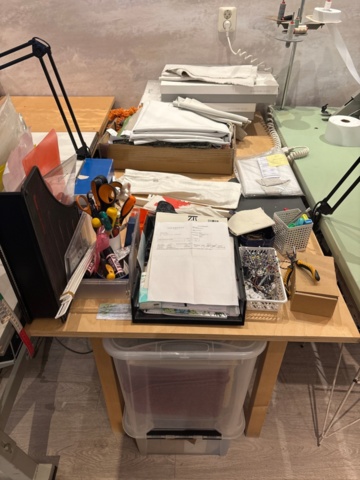 1411007-4 Industrial sewing machine with table - Bernina Industrial 950