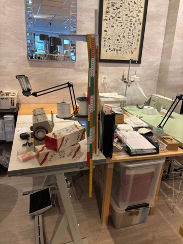 1411007-5 Industrial sewing machine with table - Bernina Industrial 950