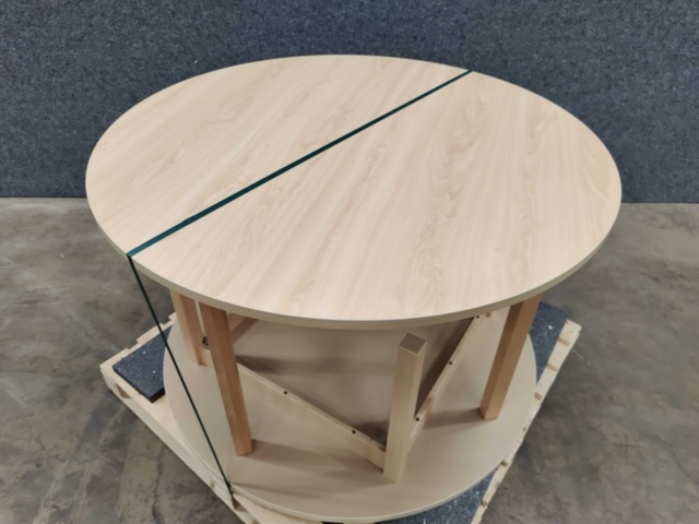 1483114-4 2 Tables & 3 Chairs