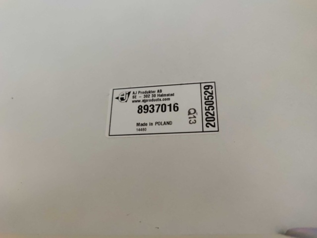 1483114-5 2 Tables & 3 Chairs