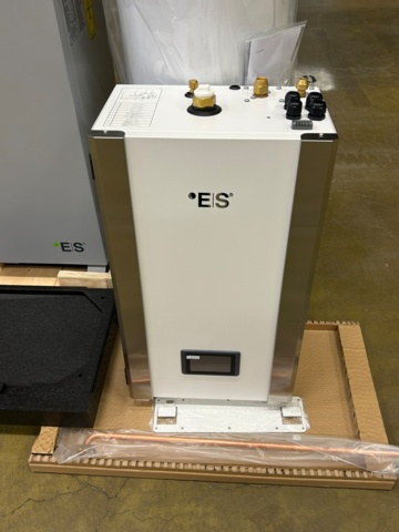 1483329-2 12 kW luft/vatten värmepump från Energy Save, ansluts enkelt till ett befintligt värmesystem L66