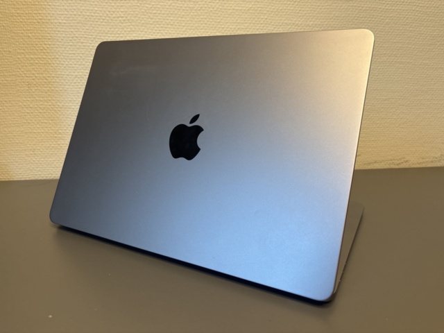 1425947-1 Apple MacBook Air M2 -22