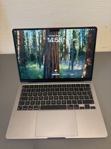 1425947-4 Apple MacBook Air M2 -22