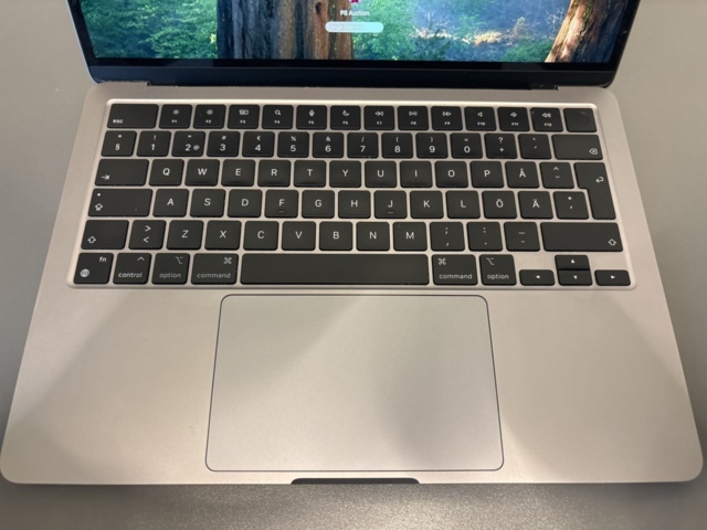 1425947-5 Apple MacBook Air M2 -22