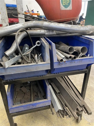 1471217-8 Mig welder with metal storage and accessories – Randback – TwinMIG 190