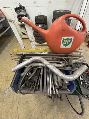 1471217-9 Mig welder with metal storage and accessories – Randback – TwinMIG 190