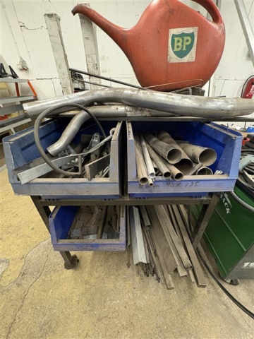 1471217-7 Mig welder with metal storage and accessories – Randback – TwinMIG 190