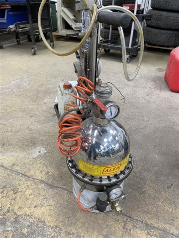 1471220-5 Brake bleeder and oil filling pump with accessories