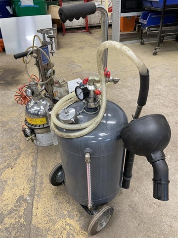 1471220-3 Brake bleeder and oil filling pump with accessories