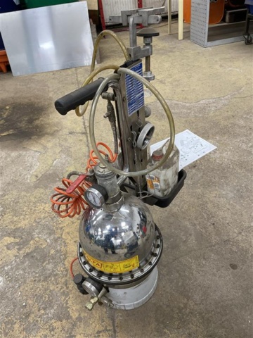 1471220-9 Brake bleeder and oil filling pump with accessories