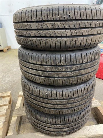 1471221-6 Mixed tires on rims