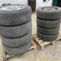 1471221-2 Mixed tires on rims