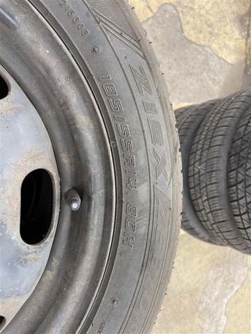 1471221-10 Mixed tires on rims