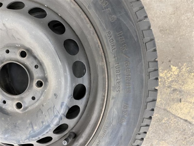 1471221-11 Mixed tires on rims