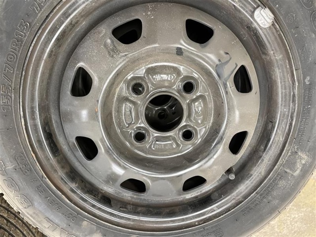 1471221-12 Mixed tires on rims