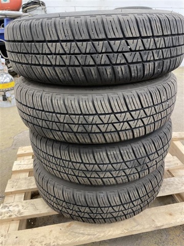 1471221-13 Mixed tires on rims