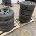1471221-3 Mixed tires on rims
