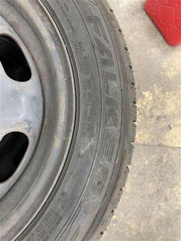 1471221-14 Mixed tires on rims
