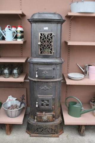 1476187-1 Cast iron stove, approx. 1.7 m high
